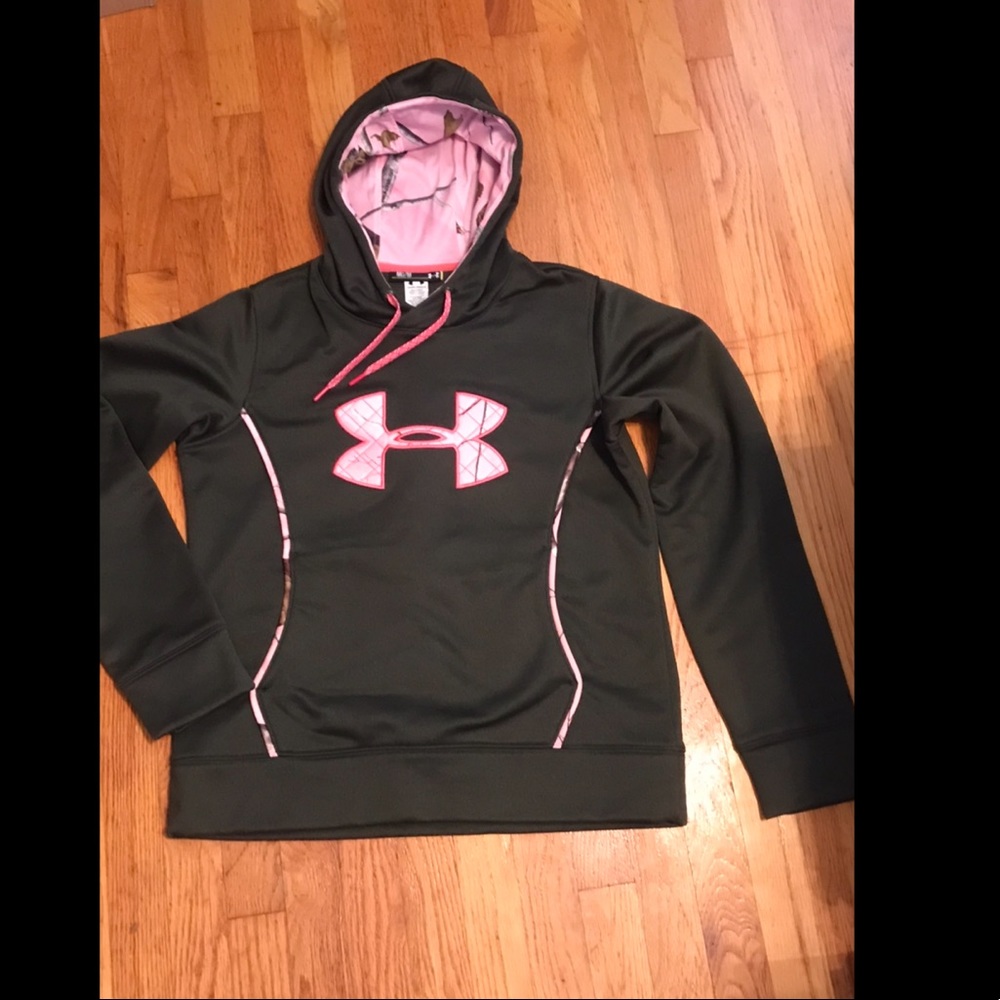 EUC: Under Armour Camo Sweatshirt -olive green, M